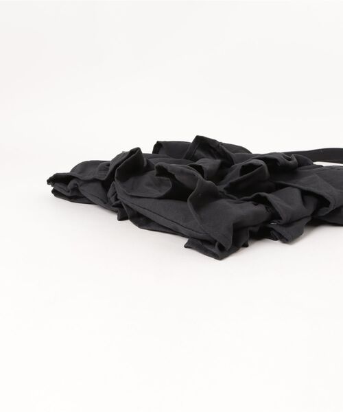 aimoha(アイモハ)の「フリルワンショルダートートバッグ(ショルダーバッグ・レディース・グレー/オフホワイト/ブラック/ピンク・FREE)」の6枚目の写真