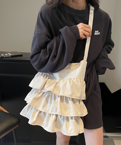 aimoha(アイモハ)の「フリルワンショルダートートバッグ(ショルダーバッグ・レディース・グレー/オフホワイト/ブラック/ピンク・FREE)」の2枚目の写真