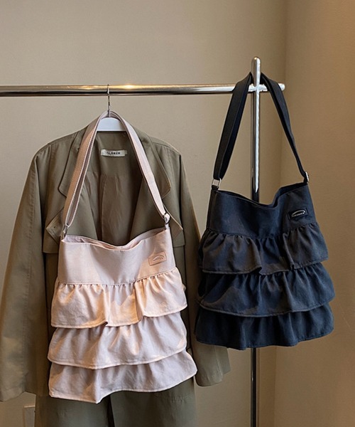 aimoha(アイモハ)の「フリルワンショルダートートバッグ(ショルダーバッグ・レディース・グレー/オフホワイト/ブラック/ピンク・FREE)」の10枚目の写真