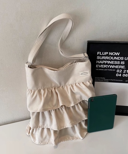 aimoha(アイモハ)の「フリルワンショルダートートバッグ(ショルダーバッグ・レディース・グレー/オフホワイト/ブラック/ピンク・FREE)」の19枚目の写真