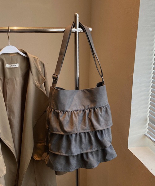 aimoha(アイモハ)の「フリルワンショルダートートバッグ(ショルダーバッグ・レディース・グレー/オフホワイト/ブラック/ピンク・FREE)」の20枚目の写真