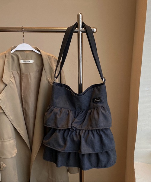 aimoha(アイモハ)の「フリルワンショルダートートバッグ(ショルダーバッグ・レディース・グレー/オフホワイト/ブラック/ピンク・FREE)」の21枚目の写真