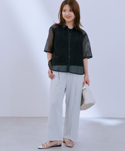 COHINA(コヒナ)の「ギャザーメッシュオーバーシャツブラウス 【低身長・小柄女性】(シャツ/ブラウス・レディース・ブラック/ホワイト・ONE SIZE)」の11枚目の写真