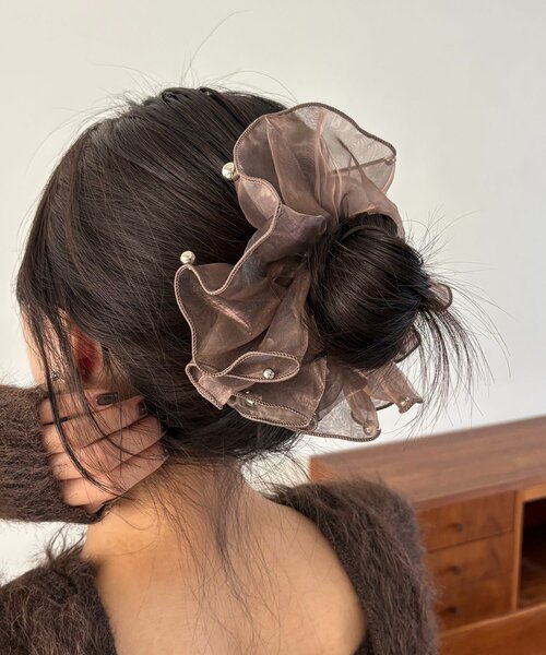 CAPRICIEUX LE'MAGE（カプリシューレマージュ）の「〈GOLDY/ゴールディ〉オーガンジーシルバードットシュシュ（シュシュ・レディース・ブルー/ホワイト/ブラウン/ピンク・FREE）」の3枚目の写真