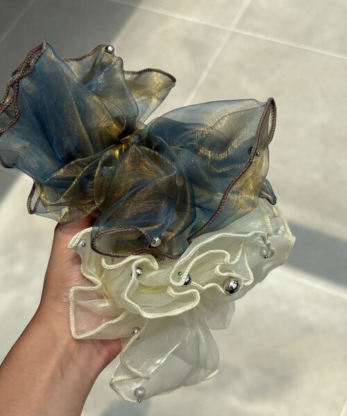 CAPRICIEUX LE'MAGE（カプリシューレマージュ）の「〈GOLDY/ゴールディ〉オーガンジーシルバードットシュシュ（シュシュ・レディース・ブルー/ホワイト/ブラウン/ピンク・FREE）」の10枚目の写真