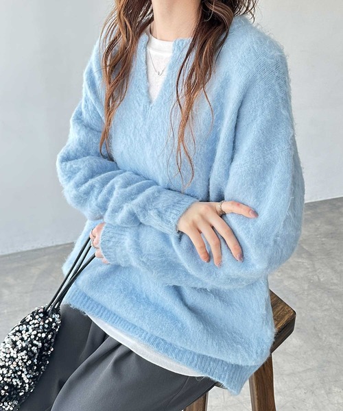 GeeRA（ジーラ）の「ふんわり！オーバーサイズキーネック起毛シャギーニット（ニット/セーター・レディース・ベージュ/グレー/ブルー・MEDIUM/LARGE/X-LARGE）」の8枚目の写真