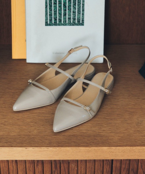 YECCA VECCA(イェッカヴェッカ)の「バックストラップメリージェーンパンプス(パンプス・レディース・ゴールド/ベージュ/ブラック・M/L)」の1枚目の写真