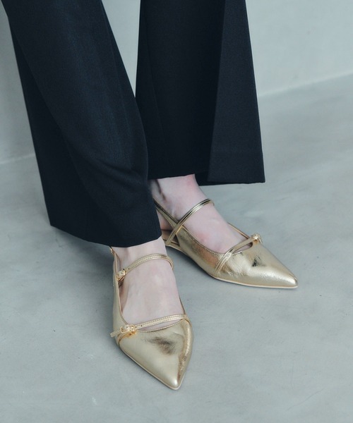 YECCA VECCA(イェッカヴェッカ)の「バックストラップメリージェーンパンプス(パンプス・レディース・ゴールド/ベージュ/ブラック・M/L)」の3枚目の写真