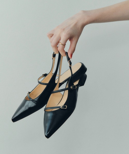 YECCA VECCA(イェッカヴェッカ)の「バックストラップメリージェーンパンプス(パンプス・レディース・ゴールド/ベージュ/ブラック・M/L)」の2枚目の写真