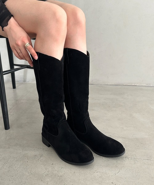 MYMOOD.（マイムード）の「スウェード風ローヒールロングブーツ（ブーツ・レディース・ベージュ/ブラック・23.5cm/24.5cm）」の2枚目の写真