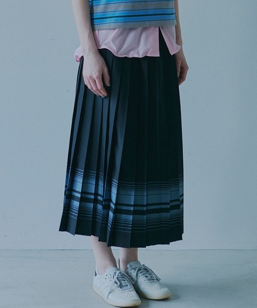 LE CIEL BLEU(ルシェルブルー)の「プリーツスカートwマルチストライププリント / Pleated Skirt w/Multi-Striped Print(スカート・レディース・ネイビー・34/36/38)」の5枚目の写真