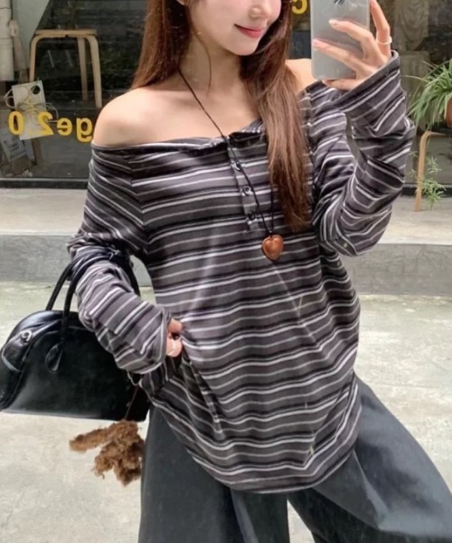 DIAVEL(ディアベル)の「【新色追加入荷済】Off Shoulder Retro ボーダートップ(Tシャツ/カットソー・レディース・グレー/ベージュ/ブラック・M)」の6枚目の写真