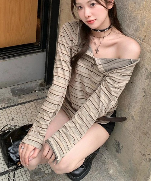 DIAVEL(ディアベル)の「【新色追加入荷済】Off Shoulder Retro ボーダートップ(Tシャツ/カットソー・レディース・グレー/ベージュ/ブラック・M)」の9枚目の写真