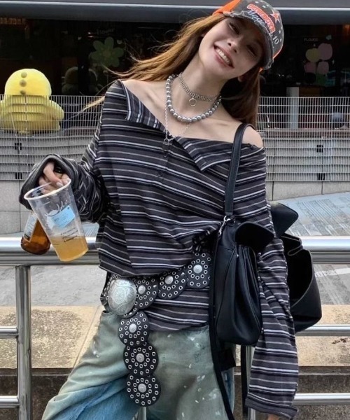 DIAVEL(ディアベル)の「【新色追加入荷済】Off Shoulder Retro ボーダートップ(Tシャツ/カットソー・レディース・グレー/ベージュ/ブラック・M)」の18枚目の写真