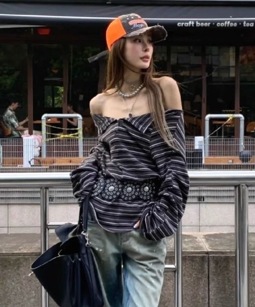 DIAVEL(ディアベル)の「【新色追加入荷済】Off Shoulder Retro ボーダートップ(Tシャツ/カットソー・レディース・グレー/ベージュ/ブラック・M)」の19枚目の写真