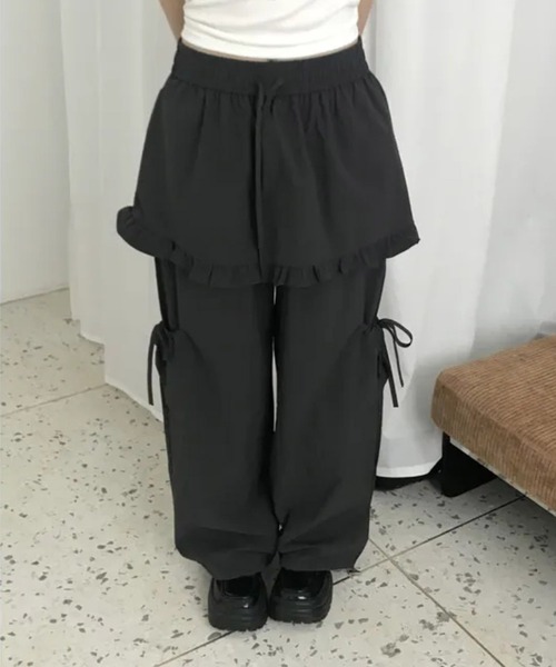 HALEY PESCA（ヘーリーペスカ）の「HALEY PESCA/レイヤード風　カジュアルガーリーナイロンパンツ（カーゴパンツ・レディース・グレー/ブラック/ピンク・FREE）」の9枚目の写真