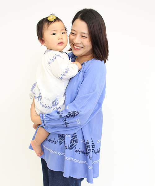 Omekashi（オメカシ）の「【Omekashi】刺繍チュニック（シャツ/ブラウス・レディース・オフホワイト/ブラック/ブルー・FREE）」の5枚目の写真