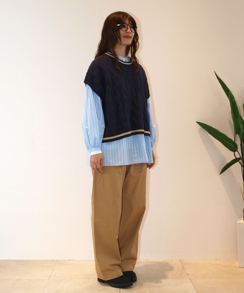J.PRESS YORK STREET(ジェイプレスヨークストリート)の「【WOMEN】チルデンクルーネック ニットベスト(ニット/セーター・レディース・ネイビー系/ベージュ系/ライトグレー系・F)」の4枚目の写真