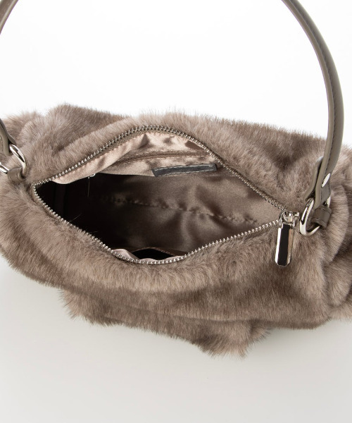 cache cache(カシュ カシュ)の「カシュカシュ cachecache / フェイクファーフラップポケット付き2wayショルダー(ショルダーバッグ・レディース・チョコ/グレー・FREE)」の5枚目の写真