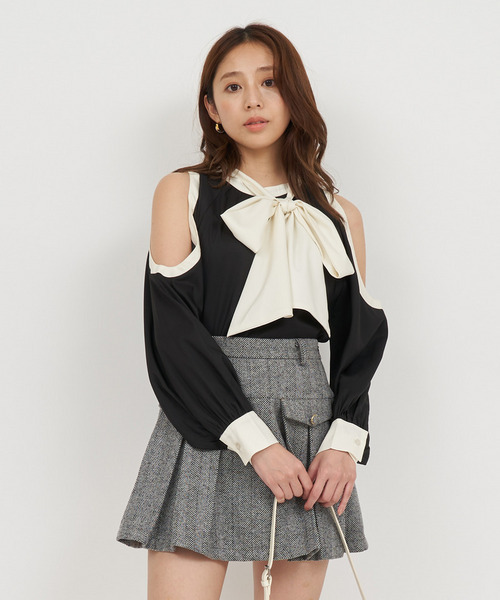 ROYAL PARTY(ロイヤルパーティー)の「コールドショルダー配色リボンブラウス(シャツ/ブラウス・レディース・ブラック/ベージュ/モカ・FREE)」の15枚目の写真