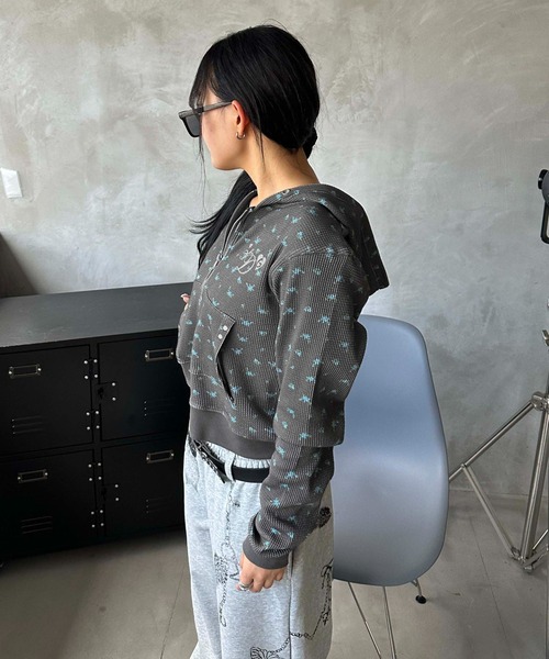 sedacle girl(セダクルガール)の「花柄ワッフルジップパーカー(パーカー・レディース・グレー/チャコールグレー・SMALL/MEDIUM)」の14枚目の写真