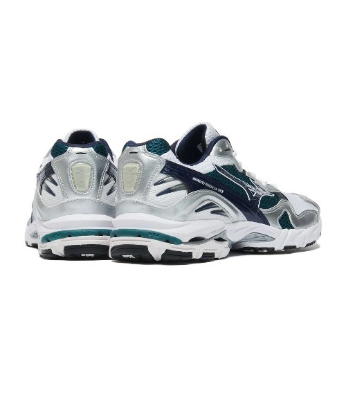MIZUNO(ミズノ )の「MIZUNO WAVE RIDER 10(ミズノ ウエーブライダー 10)(スニーカー・メンズ・ホワイト系1/ホワイト系2/ホワイト系・26cm/26.5cm/27cm/27.5cm/28cm/28.5cm/29cm/24cm/24.5cm/25cm/25.5cm/30cm/23cm/23.5cm)」の4枚目の写真