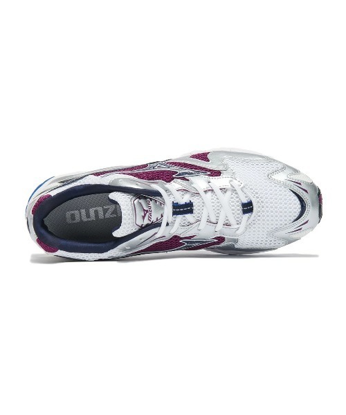 MIZUNO(ミズノ )の「MIZUNO WAVE RIDER 10(ミズノ ウエーブライダー 10)(スニーカー・メンズ・ホワイト系1/ホワイト系2/ホワイト系・26cm/26.5cm/27cm/27.5cm/28cm/28.5cm/29cm/24cm/24.5cm/25cm/25.5cm/30cm/23cm/23.5cm)」の21枚目の写真