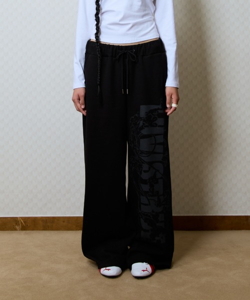 LUVISTRUE(ラヴイズトゥルー)の「GT LOGO SWEATPANTS(スウェットパンツ・レディース・ホワイト/ブラック・FREE)」の3枚目の写真