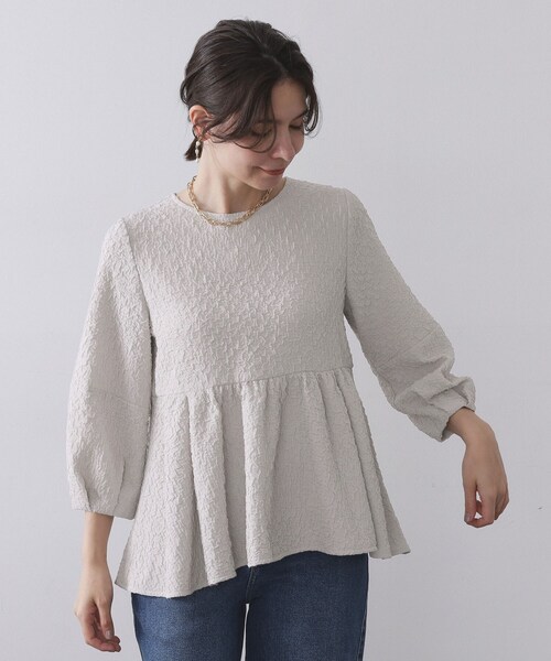 OPAQUE.CLIP（オペークドットクリップ）の「ふくれジャカードペプラムブラウス【洗濯機OK】（シャツ/ブラウス・レディース・ナチュラル/ネイビー/ブラック・40/42/38）」の3枚目の写真