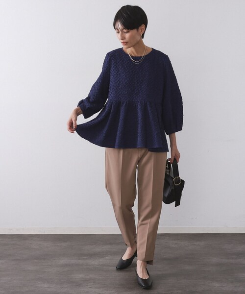 OPAQUE.CLIP（オペークドットクリップ）の「ふくれジャカードペプラムブラウス【洗濯機OK】（シャツ/ブラウス・レディース・ナチュラル/ネイビー/ブラック・40/42/38）」の5枚目の写真