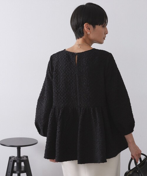 OPAQUE.CLIP（オペークドットクリップ）の「ふくれジャカードペプラムブラウス【洗濯機OK】（シャツ/ブラウス・レディース・ナチュラル/ネイビー/ブラック・40/42/38）」の8枚目の写真