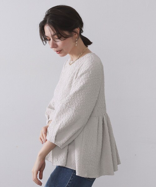 OPAQUE.CLIP（オペークドットクリップ）の「ふくれジャカードペプラムブラウス【洗濯機OK】（シャツ/ブラウス・レディース・ナチュラル/ネイビー/ブラック・40/42/38）」の12枚目の写真