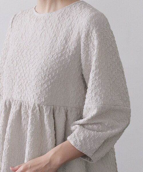 OPAQUE.CLIP（オペークドットクリップ）の「ふくれジャカードペプラムブラウス【洗濯機OK】（シャツ/ブラウス・レディース・ナチュラル/ネイビー/ブラック・40/42/38）」の21枚目の写真