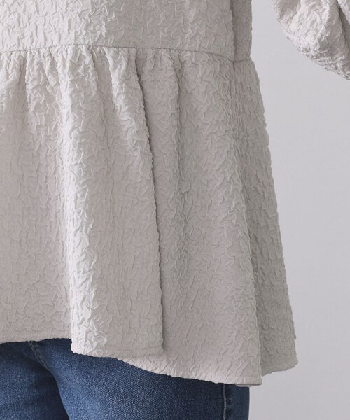 OPAQUE.CLIP（オペークドットクリップ）の「ふくれジャカードペプラムブラウス【洗濯機OK】（シャツ/ブラウス・レディース・ナチュラル/ネイビー/ブラック・40/42/38）」の22枚目の写真