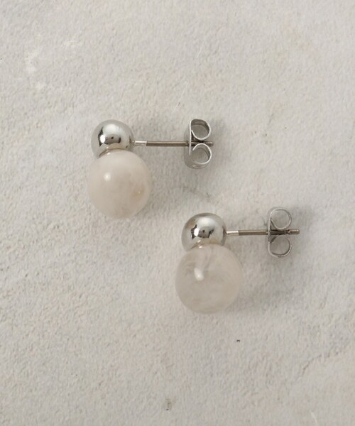 OPAQUE.CLIP(オペークドットクリップ)の「カラー&フェイクパールアソートピアス(ピアス(両耳用)・レディース・オフホワイト/シルバー/ゴールド・00)」の2枚目の写真