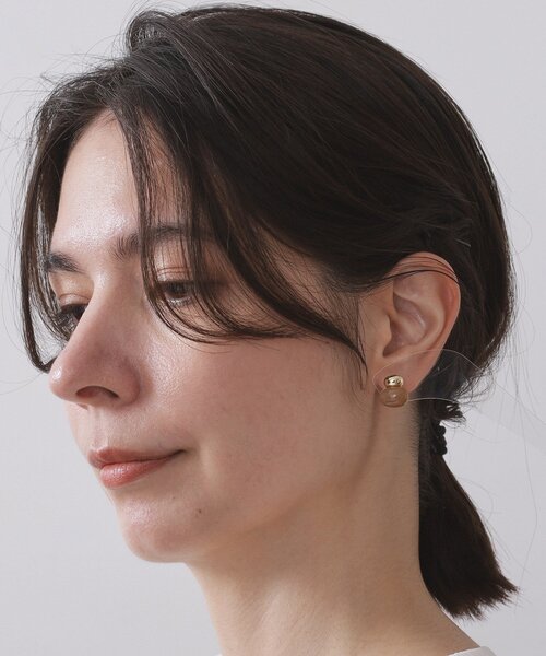 OPAQUE.CLIP(オペークドットクリップ)の「カラー&フェイクパールアソートピアス(ピアス(両耳用)・レディース・オフホワイト/シルバー/ゴールド・00)」の8枚目の写真