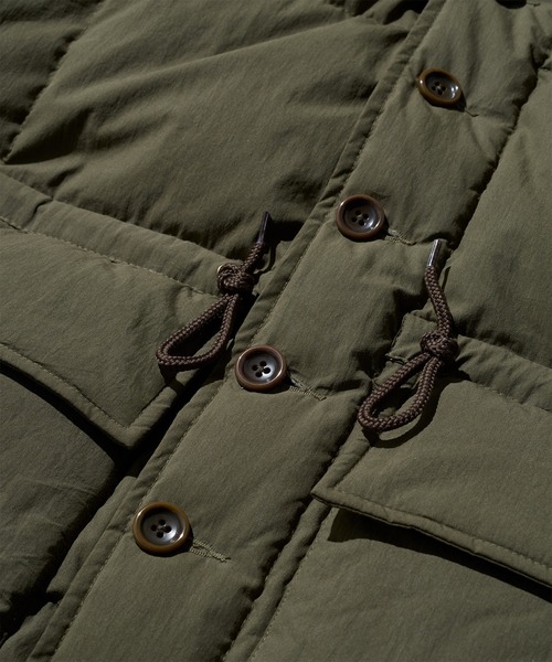 Eddie Bauer(エディーバウアー)の「カラコラム ダウンジャケット(ダウンジャケット/コート・メンズ・ライトベージュ/ブラック/オリーブドラブ/ダークネイビー・XL/L/M/XXL)」の7枚目の写真