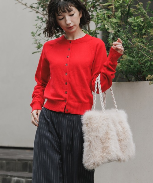 AO2(アオズ)の「Fluffy 2WAY Faux Fur Tote Bag / ふんわり 2WAY フェイクファートートバッグ(トートバッグ・レディース・ホワイト/ベージュ/グレー/ブラック/カーキ・FREE)」の2枚目の写真