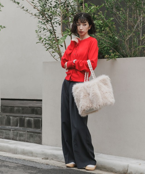 AO2(アオズ)の「Fluffy 2WAY Faux Fur Tote Bag / ふんわり 2WAY フェイクファートートバッグ(トートバッグ・レディース・ホワイト/ベージュ/グレー/ブラック/カーキ・FREE)」の7枚目の写真