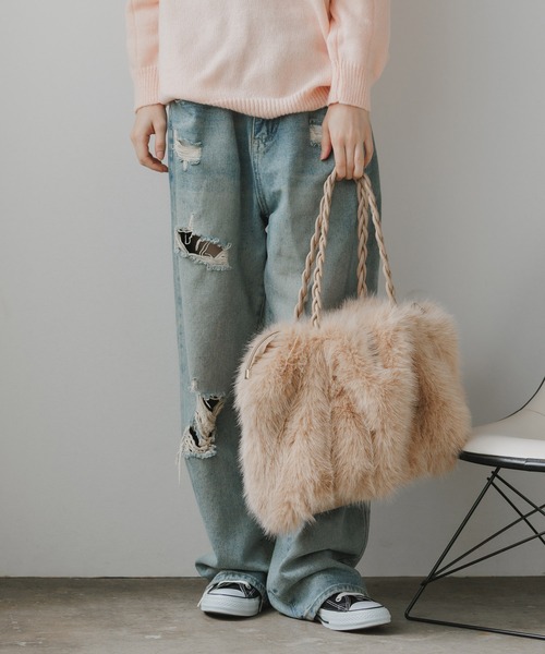 AO2(アオズ)の「Fluffy 2WAY Faux Fur Tote Bag / ふんわり 2WAY フェイクファートートバッグ(トートバッグ・レディース・ホワイト/ベージュ/グレー/ブラック/カーキ・FREE)」の12枚目の写真