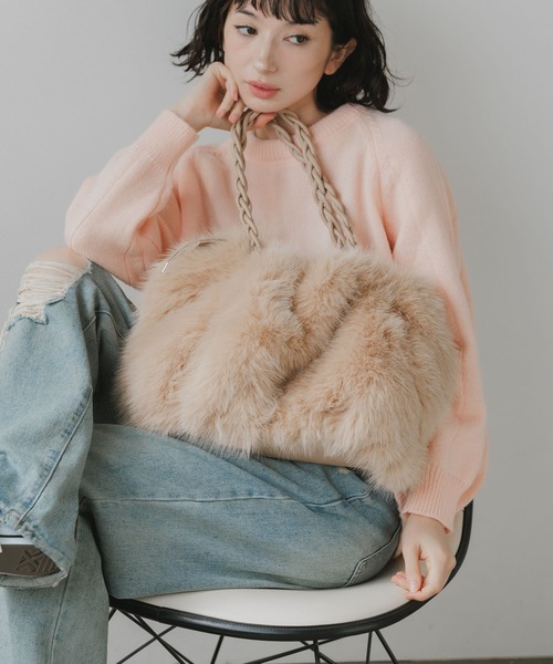 AO2(アオズ)の「Fluffy 2WAY Faux Fur Tote Bag / ふんわり 2WAY フェイクファートートバッグ(トートバッグ・レディース・ホワイト/ベージュ/グレー/ブラック/カーキ・FREE)」の11枚目の写真