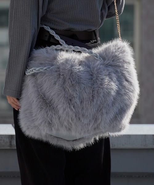 AO2(アオズ)の「Fluffy 2WAY Faux Fur Tote Bag / ふんわり 2WAY フェイクファートートバッグ(トートバッグ・レディース・ホワイト/ベージュ/グレー/ブラック/カーキ・FREE)」の22枚目の写真