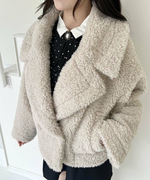 F i.n.t（フィント）の「ビッグカラーボアコート/fint フィント（その他アウター・レディース・ライトグレー/オフホワイト・FREE）」の6枚目の写真