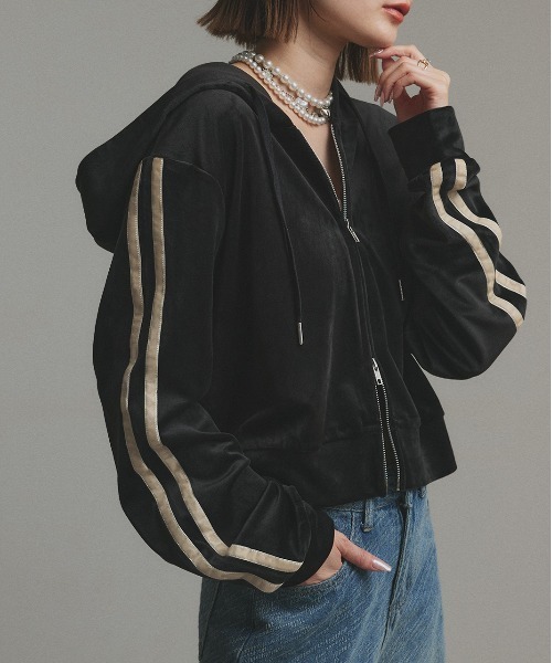 ad thie（アドティエ）の「サイドラインジップ ベロアパーカー（パーカー・レディース・ブラウン/ブラック・FREE）」の2枚目の写真