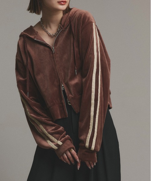 ad thie（アドティエ）の「サイドラインジップ ベロアパーカー（パーカー・レディース・ブラウン/ブラック・FREE）」の11枚目の写真