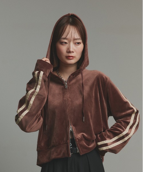 ad thie（アドティエ）の「サイドラインジップ ベロアパーカー（パーカー・レディース・ブラウン/ブラック・FREE）」の14枚目の写真