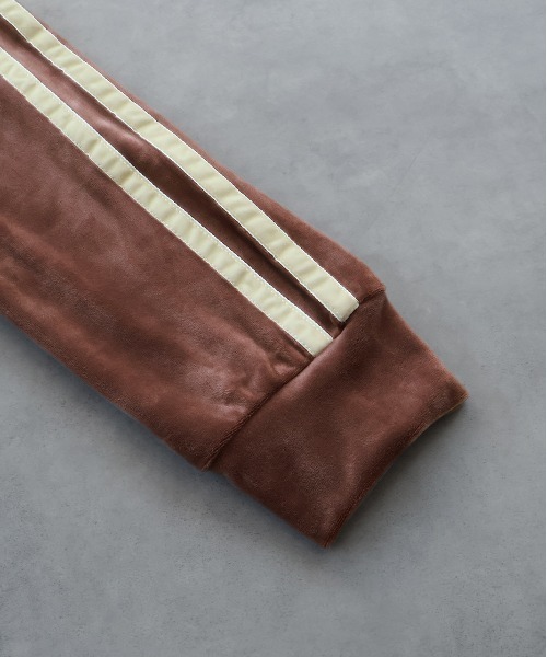 ad thie（アドティエ）の「サイドラインジップ ベロアパーカー（パーカー・レディース・ブラウン/ブラック・FREE）」の4枚目の写真