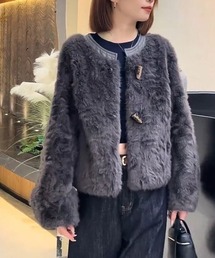 くるみボタンフェイクファーショートブルゾン