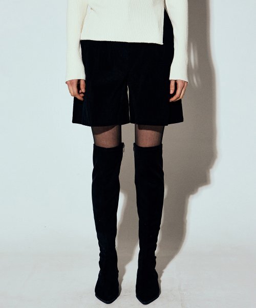 NICK&NICOLE(ニックアンドニコール)の「CORDUROY TWO TUCK BERMUDA PANTS_BLACK(その他パンツ・レディース・その他・SMALL/MEDIUM)」の1枚目の写真