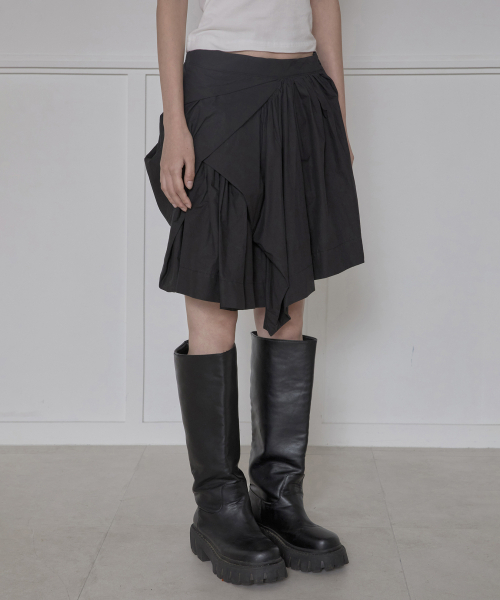 FLAREUP(フレアアップ)の「Asymmetrical Draped Layered Skirt (FL-252_Black)(スカート・レディース・ブラック・2/1)」の5枚目の写真
